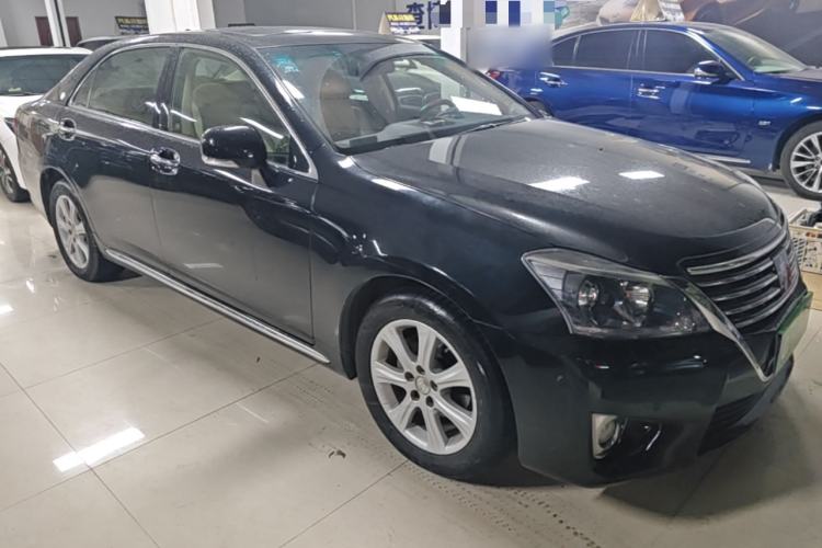 Used Toyota Crown 2012 3.0L Royal Saloon VIP Front Right 45 Deg