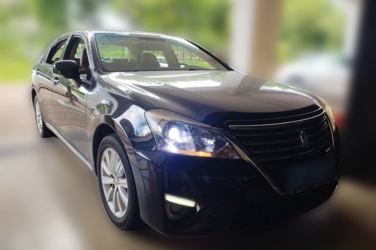 Used Toyota Crown 2012 2.5L Royal Comfort Edition Front Right 45 Deg