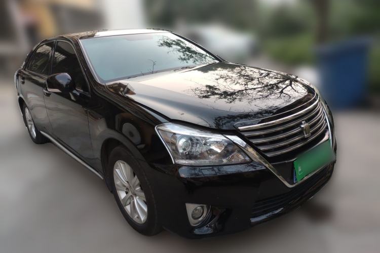 Used Toyota Crown 2012 2.5L Royal Leather Edition Front Right 45 Deg