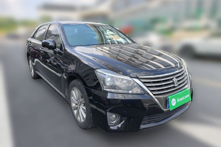 Used Toyota Crown 2012 2.5L Royal Leather Edition Front Right 45 Deg