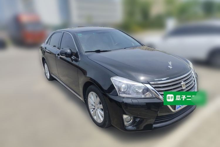Used Toyota Crown 2012 2.5L Royal Leather Edition Front Right 45 Deg
