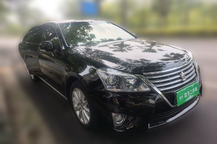 Used Toyota Crown 2012 2.5L Royal Leather Edition Front Right 45 Deg