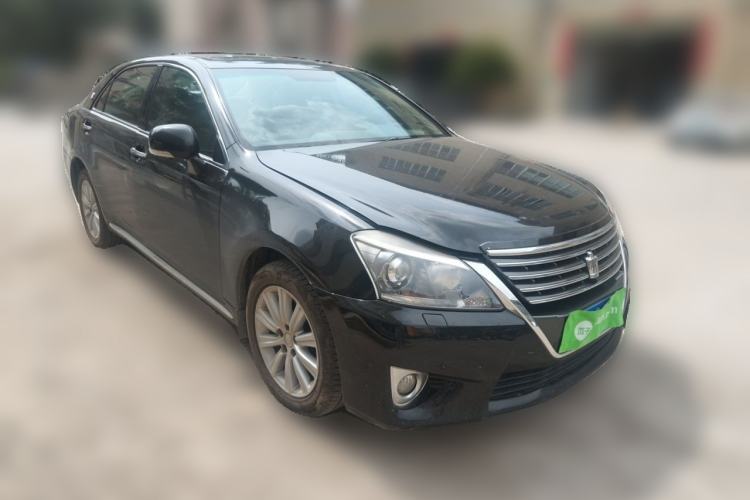 Used Toyota Crown 2012 2.5L Royal Leather Edition Front Right 45 Deg
