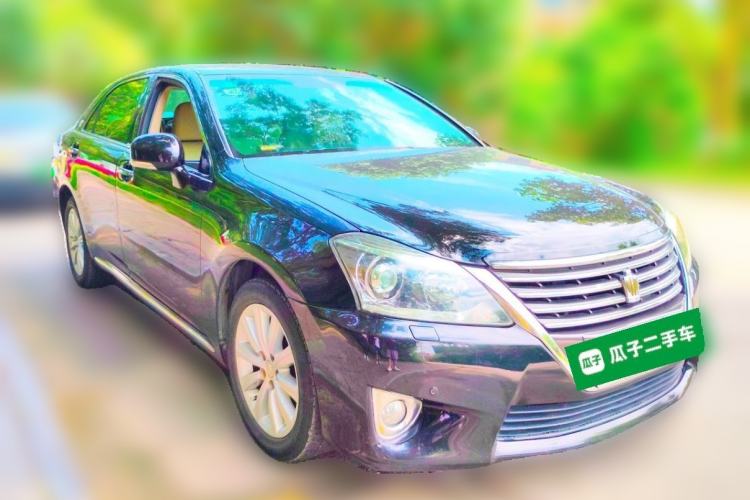 Used Toyota Crown 2012 2.5L Royal Leather Edition Front Right 45 Deg