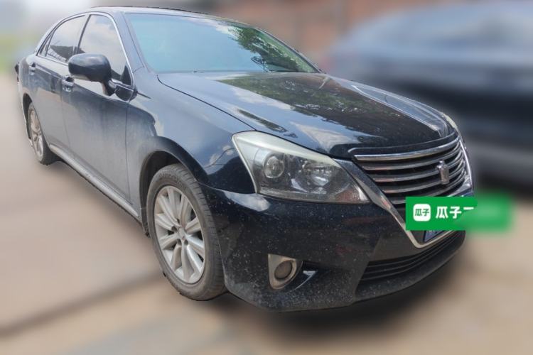Used Toyota Crown 2012 2.5L Royal Leather Edition Front Right 45 Deg