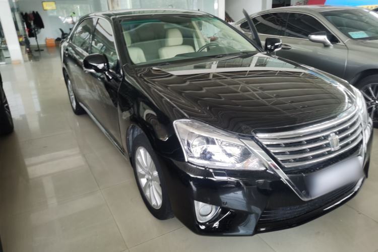 Used Toyota Crown 2012 2.5L Royal Leather Edition Front Right 45 Deg
