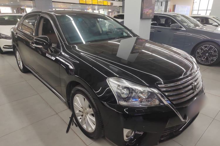 Used Toyota Crown 2012 2.5L Royal Leather Edition Front Right 45 Deg