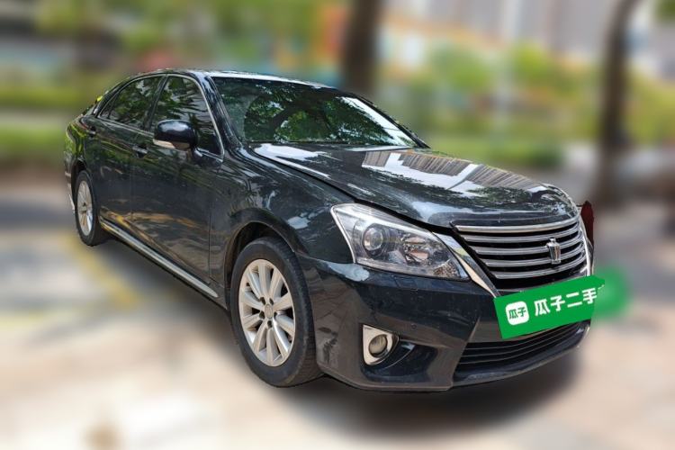 Used Toyota Crown 2012 2.5L Royal Leather Edition Front Right 45 Deg