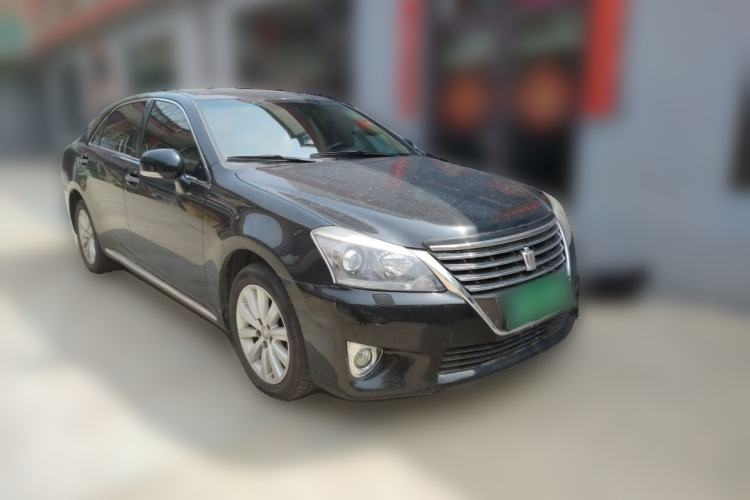 Used Toyota Crown 2012 2.5L Royal Leather Edition Front Right 45 Deg