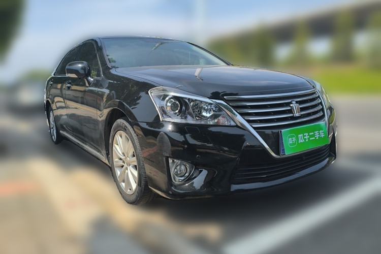 Used Toyota Crown 2012 2.5L Royal Leather Edition Front Right 45 Deg