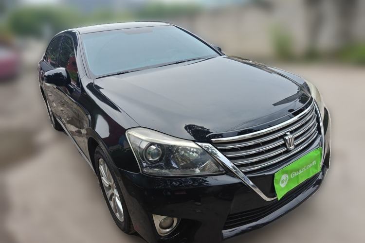 Used Toyota Crown 2012 2.5L Royal Front Right 45 Deg