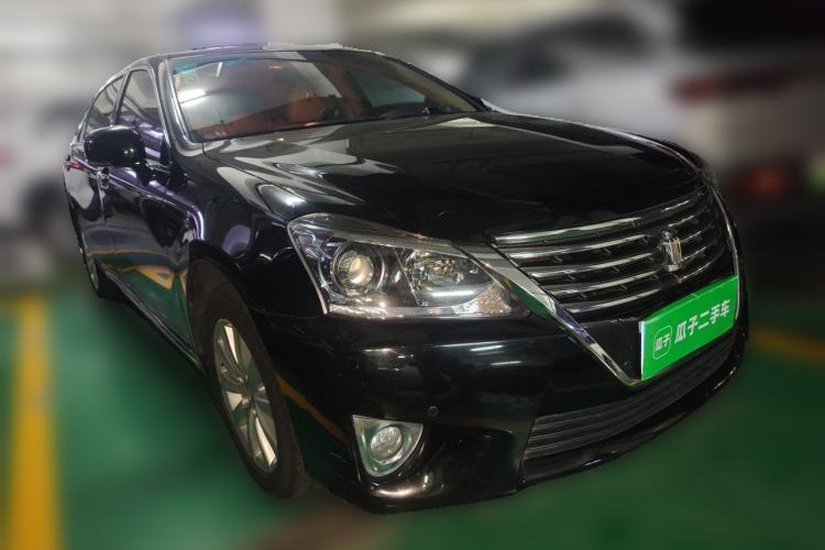 Used Toyota Crown 2012 2.5L Royal Leather Edition Front Right 45 Deg