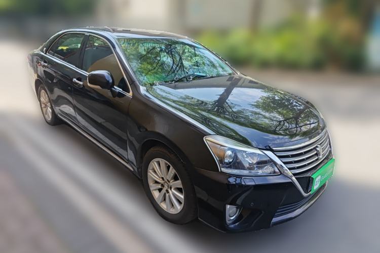 Used Toyota Crown 2012 2.5L Royal Leather Edition Front Right 45 Deg