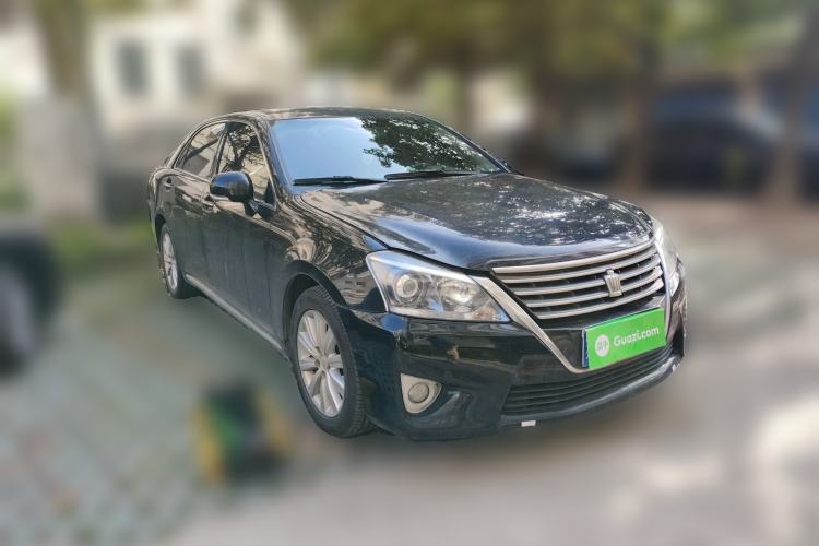 Used Toyota Crown 2012 2.5L Royal Leather Edition Front Right 45 Deg