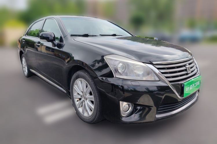 Used Toyota Crown 2012 2.5L Royal Leather Edition Front Right 45 Deg