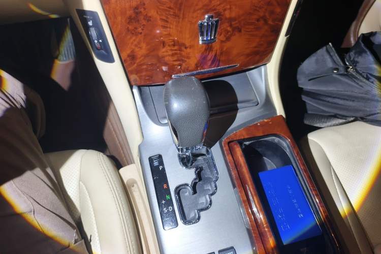 Used Toyota Crown 2012 2.5L Royal Leather Edition Gear Lever