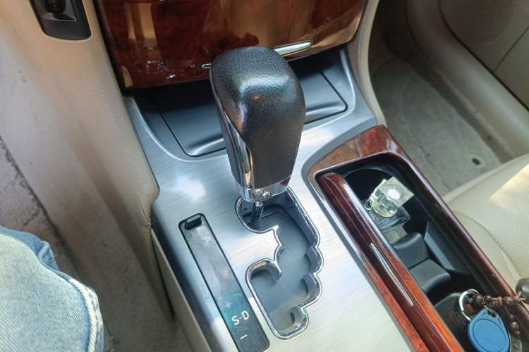 Used Toyota Crown 2012 2.5L Royal Leather Edition Gear Lever