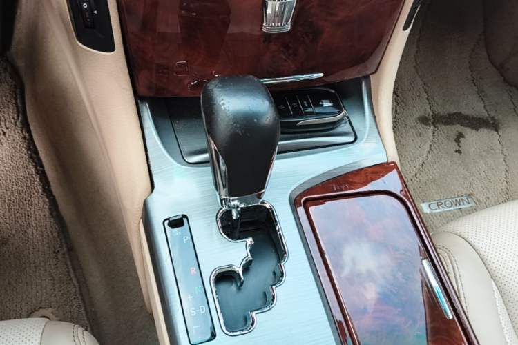 Used Toyota Crown 2012 2.5L Royal Leather Edition Gear Lever