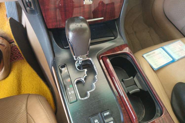Used Toyota Crown 2012 2.5L Royal Gear Lever
