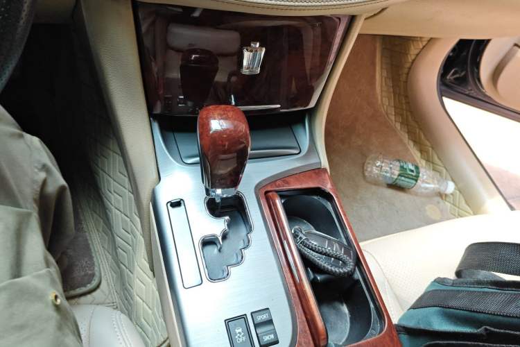 Used Toyota Crown 2012 2.5L Royal Gear Lever