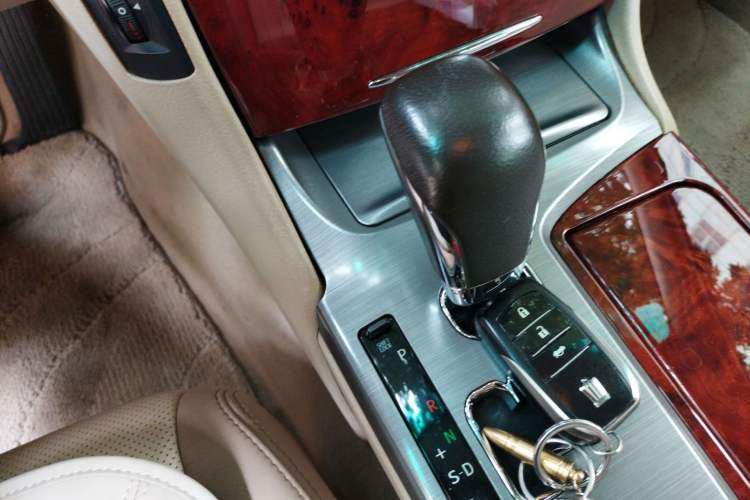 Used Toyota Crown 2012 2.5L Royal Leather Edition Gear Lever