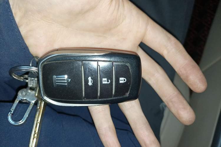 Used Toyota Crown 2012 2.5L Royal Saloon Deluxe Edition Interior 1