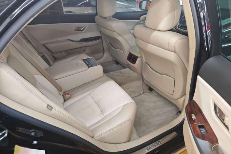 Used Toyota Crown 2012 2.5L Royal Leather Edition Interior 1