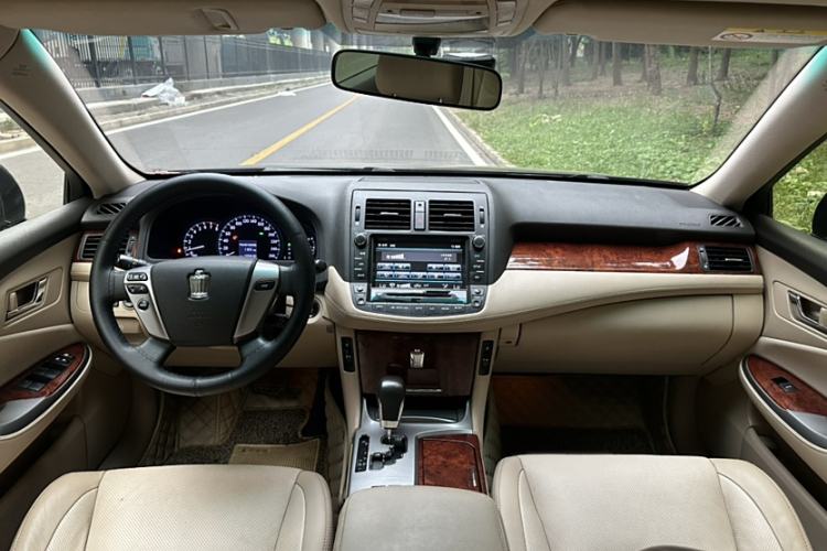 Used Toyota Crown 2012 2.5L Royal Leather Edition Interior 1