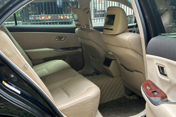 Used Toyota Crown 2012 2.5L Royal Leather Edition Interior 11