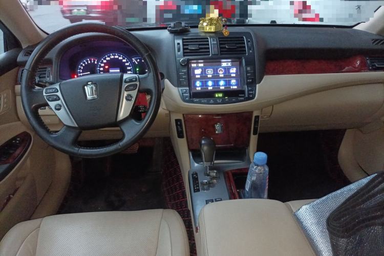 Used Toyota Crown 2012 2.5L Royal Saloon Deluxe Edition Interior 2
