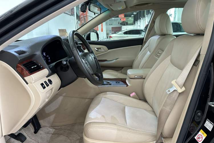 Used Toyota Crown 2012 2.5L Royal Leather Edition Interior 2