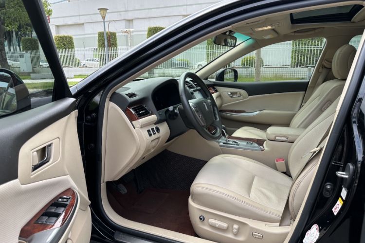 Used Toyota Crown 2012 2.5L Royal Leather Edition Interior 2