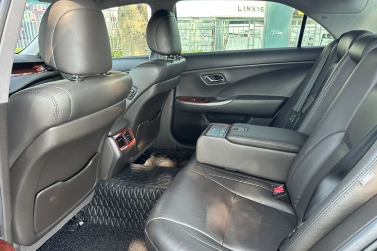 Used Toyota Crown 2012 2.5L Royal Navigation Edition Interior 3