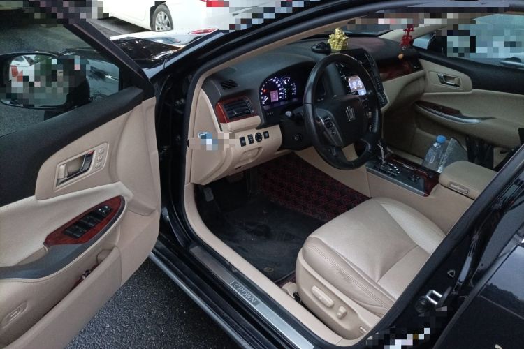 Used Toyota Crown 2012 2.5L Royal Saloon Deluxe Edition Interior 3