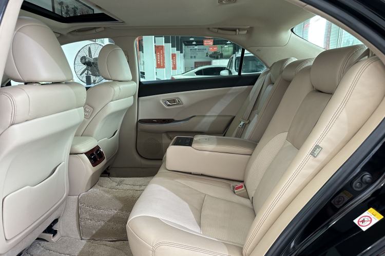 Used Toyota Crown 2012 2.5L Royal Leather Edition Interior 3
