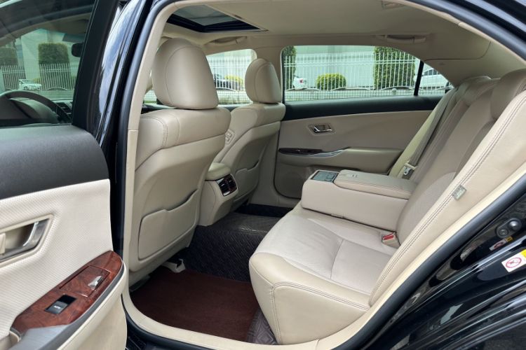 Used Toyota Crown 2012 2.5L Royal Leather Edition Interior 3