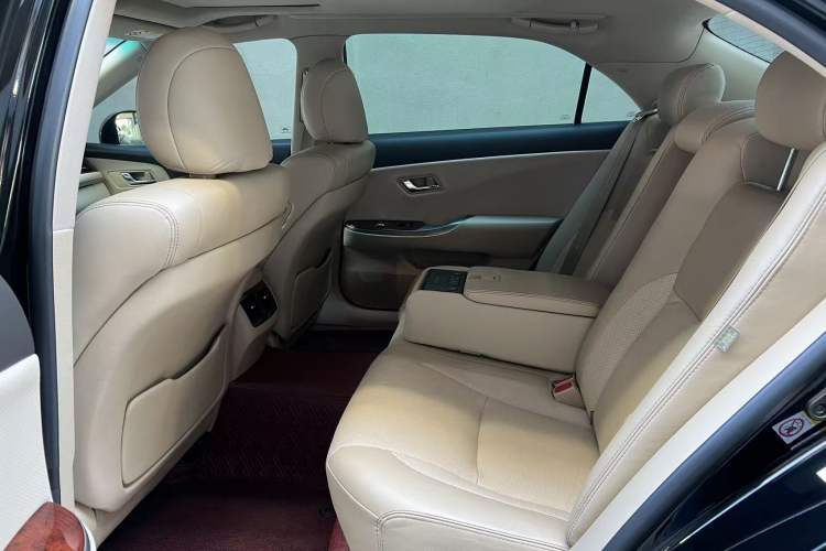 Used Toyota Crown 2012 2.5L Royal Leather Edition Interior 3