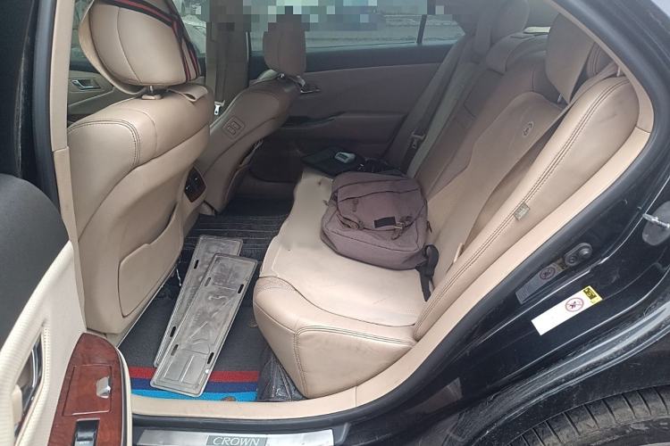 Used Toyota Crown 2012 2.5L Royal Leather Edition Interior 4