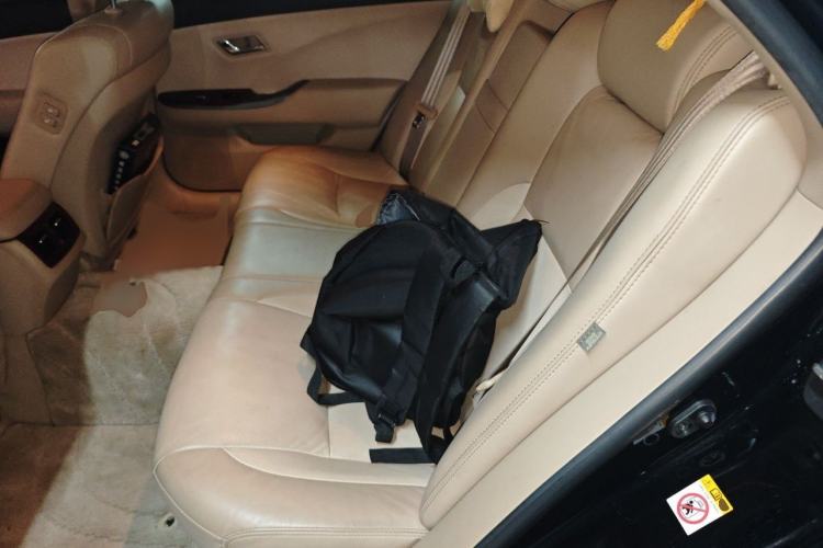 Used Toyota Crown 2012 2.5L Royal Leather Edition Interior 4