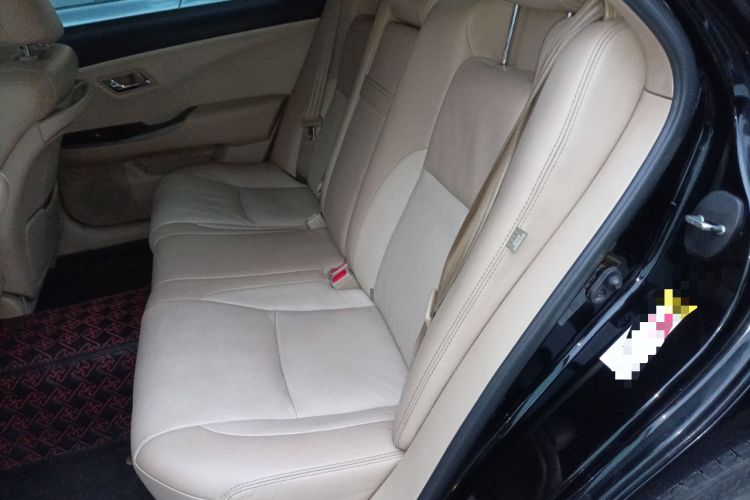 Used Toyota Crown 2012 2.5L Royal Saloon Deluxe Edition Interior 4