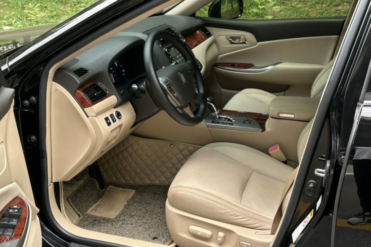 Used Toyota Crown 2012 2.5L Royal Leather Edition Interior 4