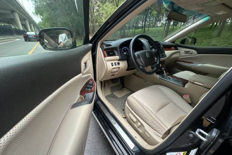 Used Toyota Crown 2012 2.5L Royal Leather Edition Interior 5