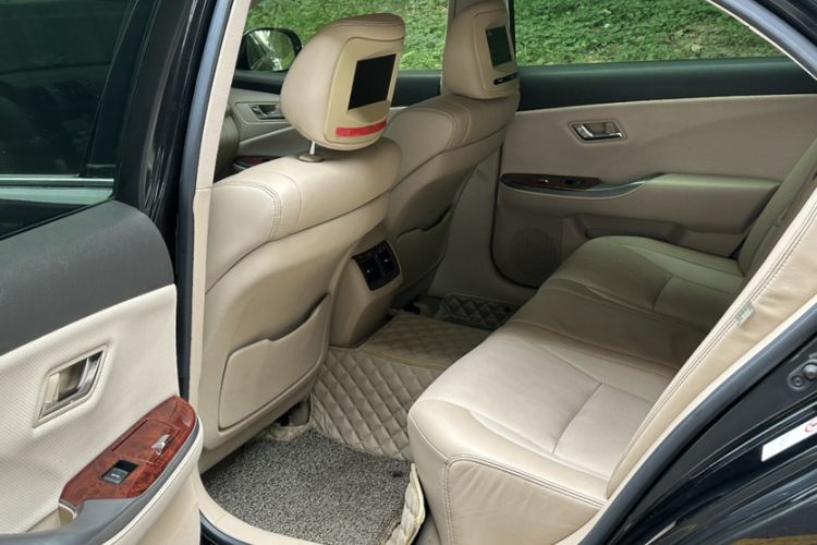 Used Toyota Crown 2012 2.5L Royal Leather Edition Interior 6