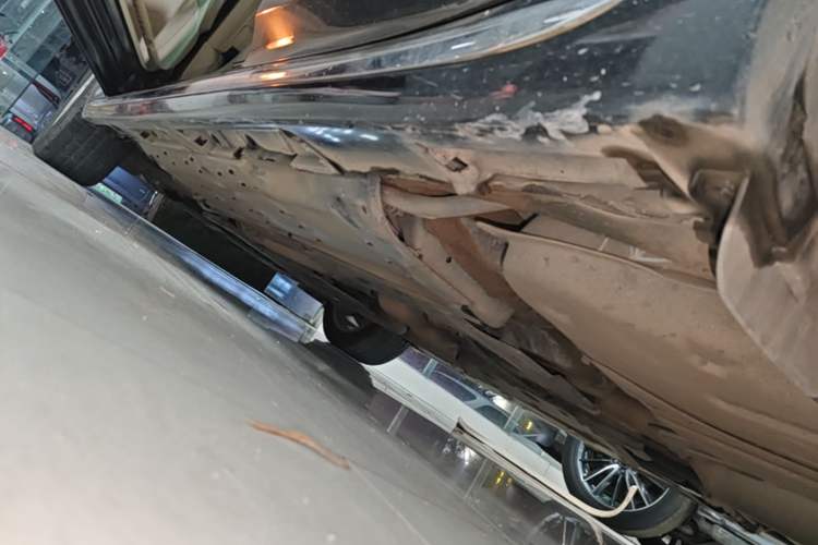 Used Toyota Crown 2012 3.0L Royal Saloon VIP Left Side Sill