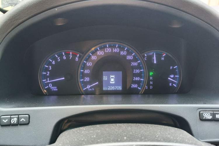Used Toyota Crown 2012 2.5L Royal Leather Edition Odometer Close Up