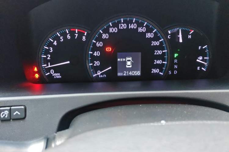 Used Toyota Crown 2012 2.5L Royal Odometer Close Up
