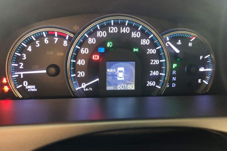 Used Toyota Crown 2012 2.5L Royal Leather Edition Odometer Close Up