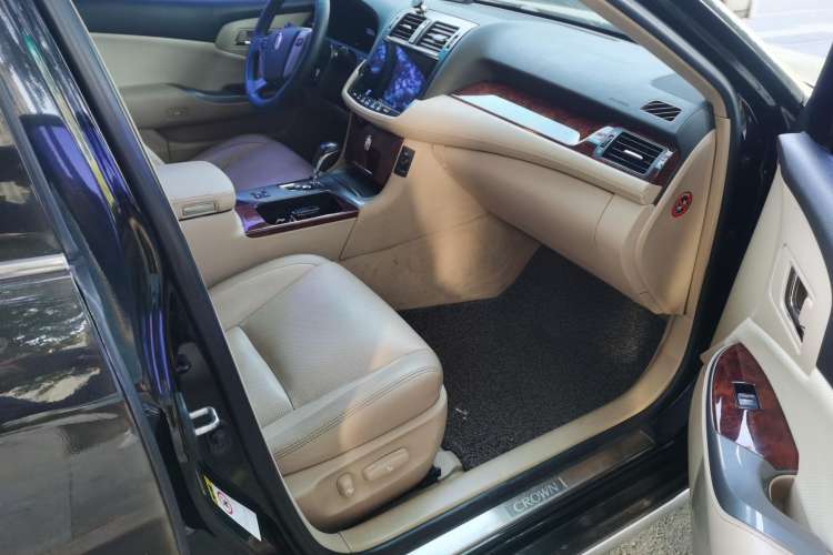 Used Toyota Crown 2012 2.5L Royal Right Front Seat