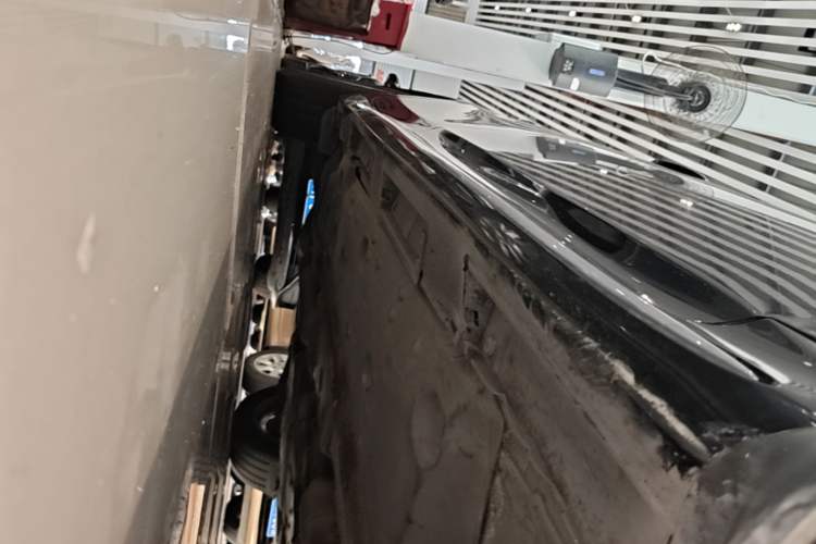 Used Toyota Crown 2012 2.5L Royal Leather Edition Right Side Sill