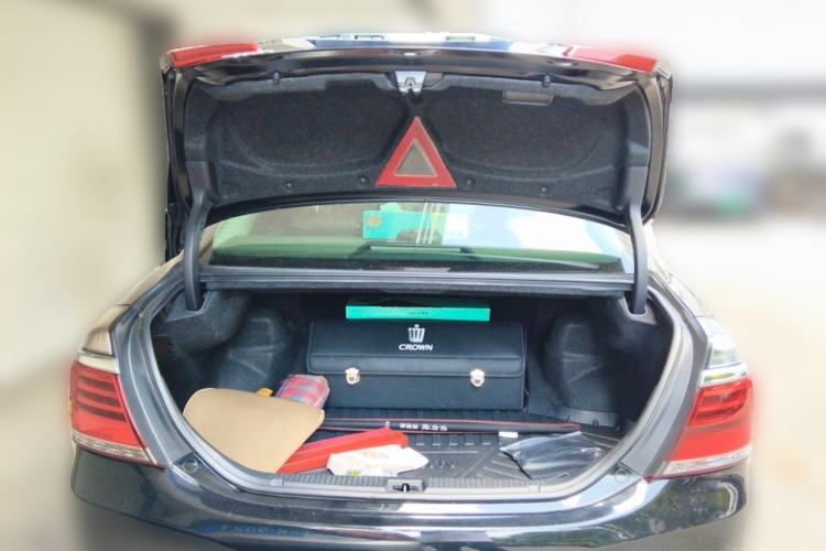 Used Toyota Crown 2012 2.5L Royal Leather Edition Trunk